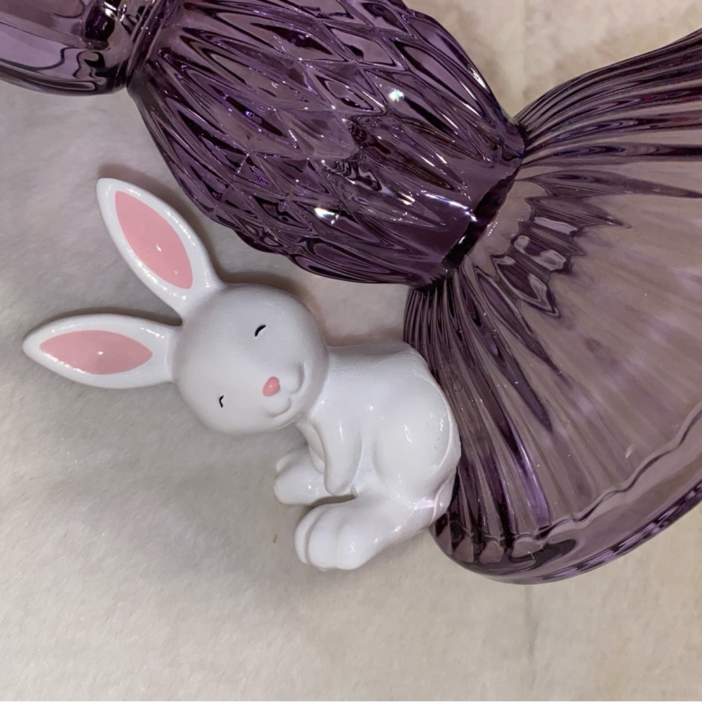 BATH AND BODY WORKS EASTER BUNNY ON PURPLE PEDESTAL SINGLE WICK CANDLE HOLDER - Picture 2 of 4